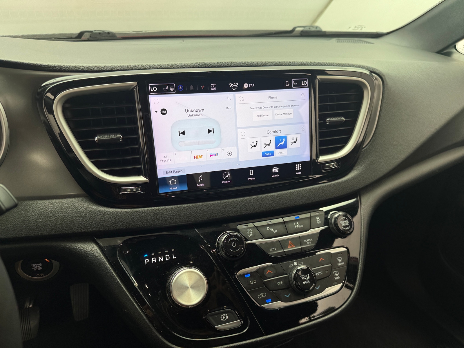 Thumbnail: 2025 Chrysler Pacifica - 3
