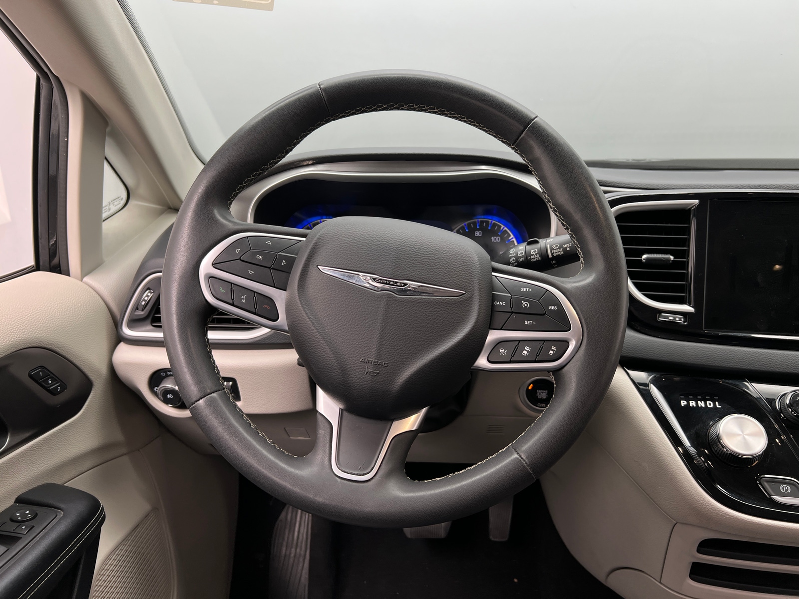 Thumbnail: 2023 Chrysler Pacifica - 4