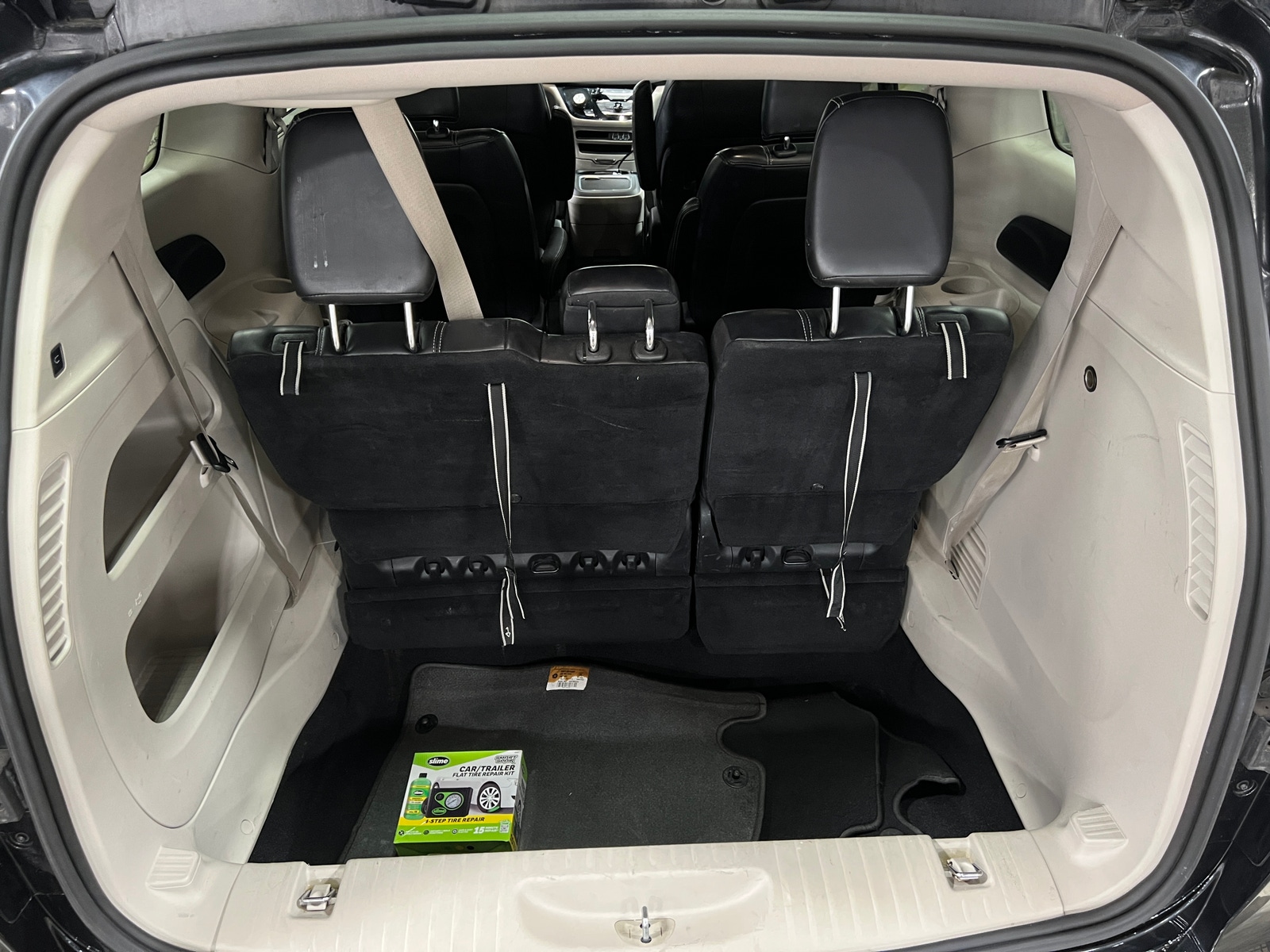 Thumbnail: 2023 Chrysler Pacifica - 6