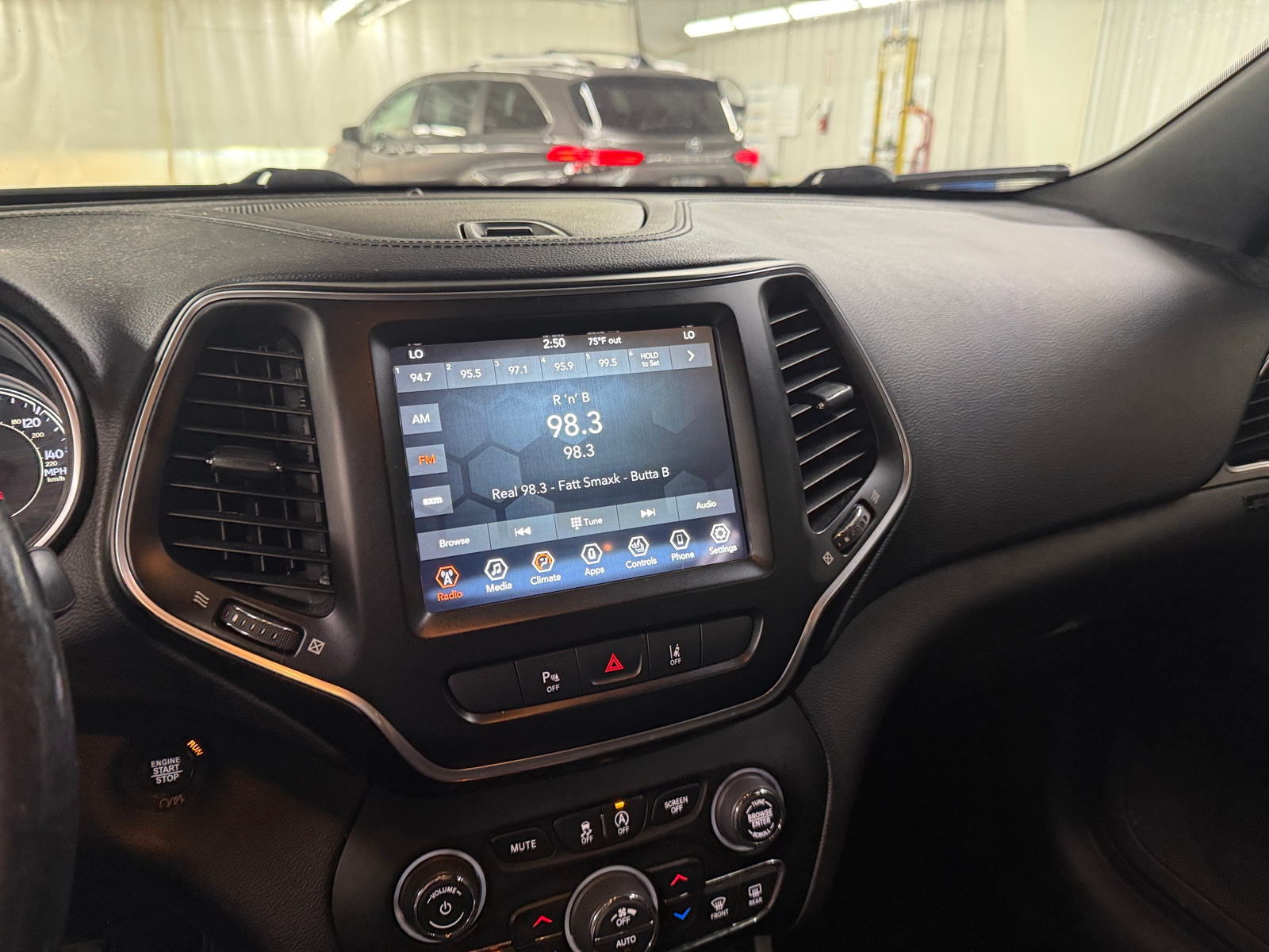 Thumbnail: 2021 Jeep Cherokee - 3