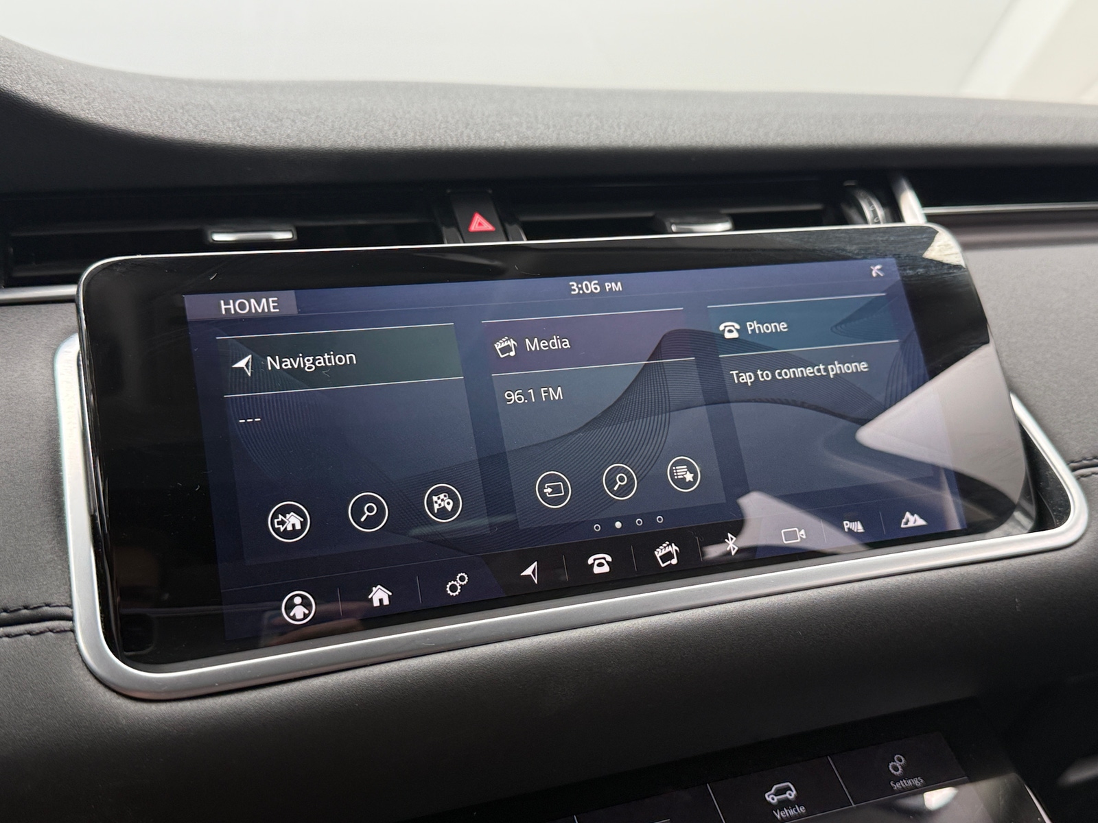 Thumbnail: 2020 Land Rover Range Rover Evoque - 3