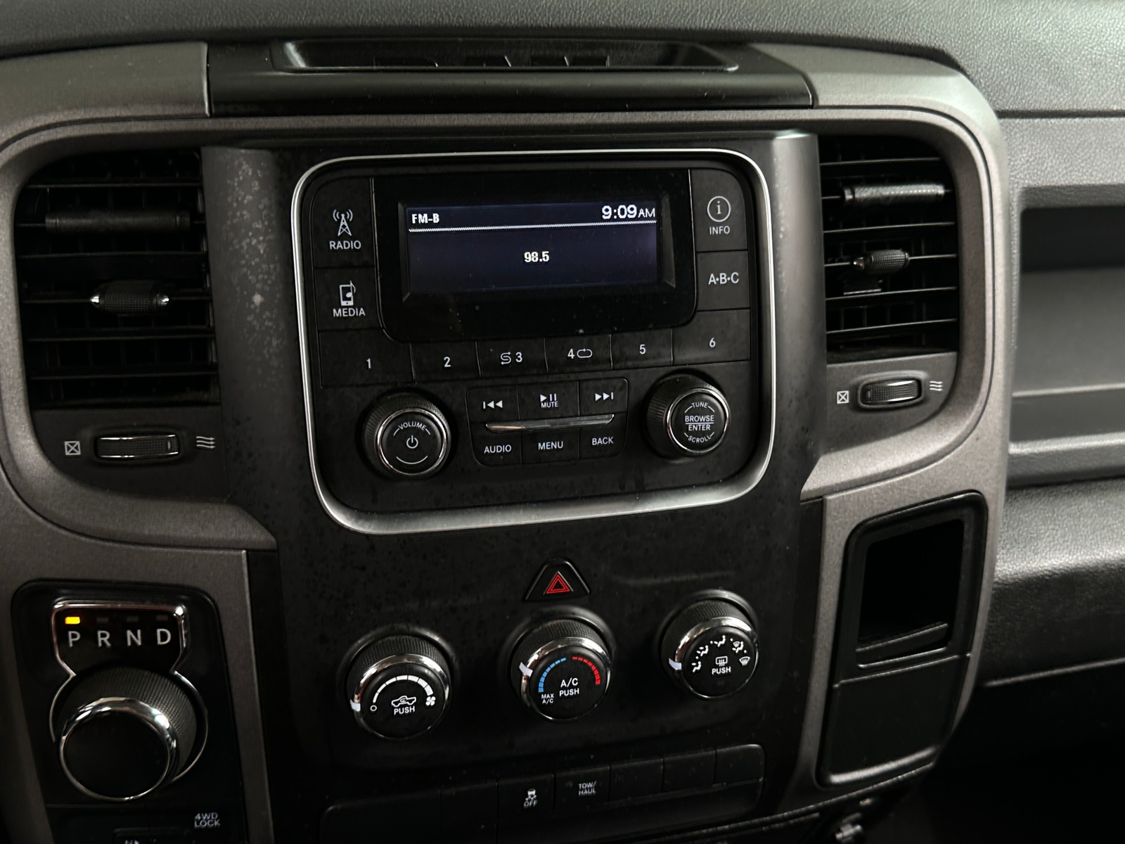 Thumbnail: 2019 RAM 1500 Classic - 4