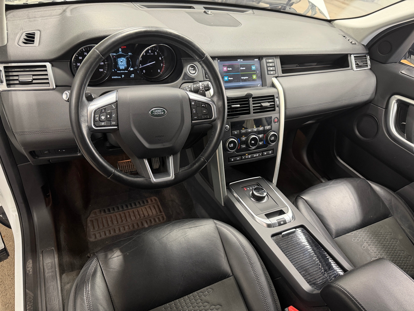 Thumbnail: 2019 Land Rover Discovery Sport - 2