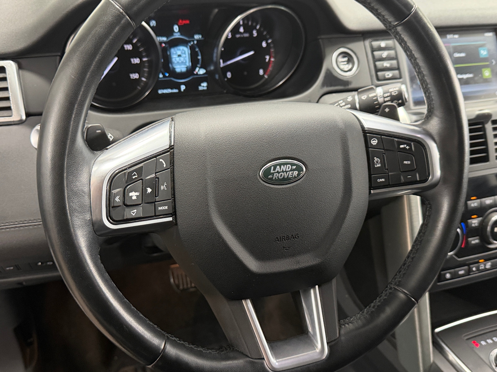 Thumbnail: 2019 Land Rover Discovery Sport - 4