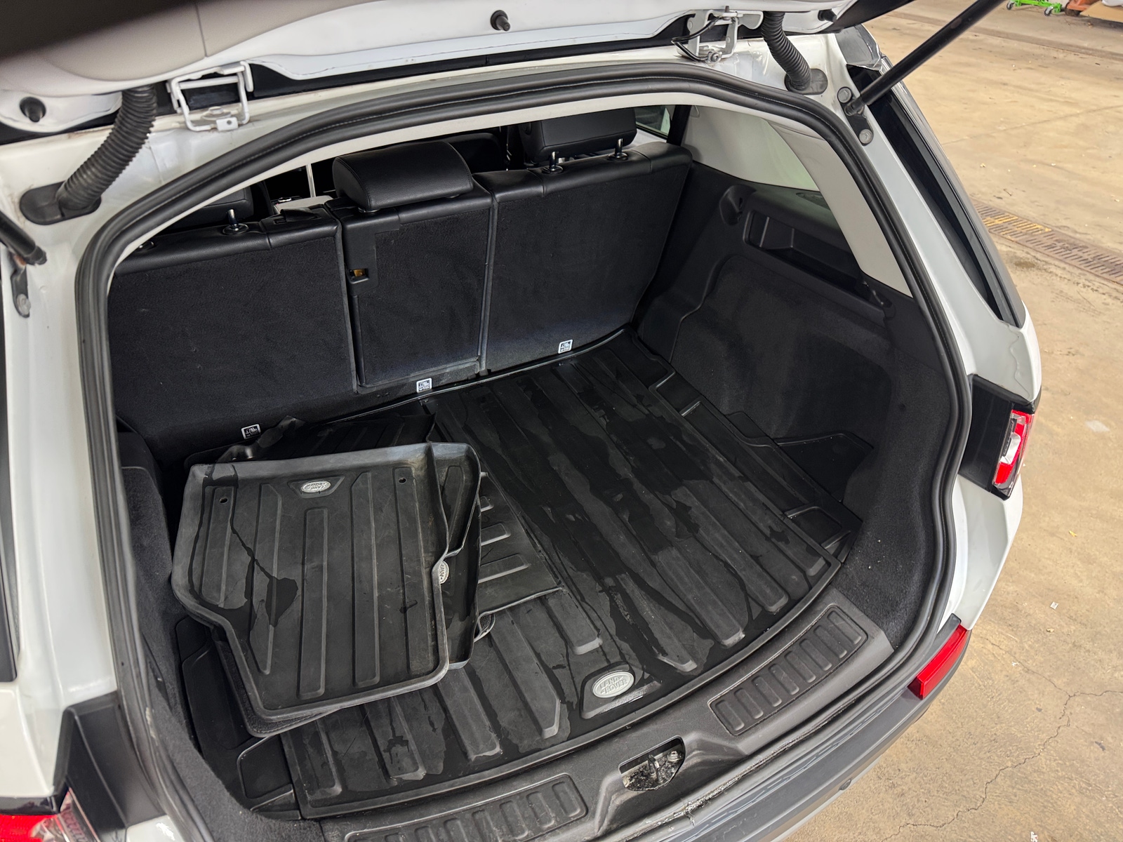 Thumbnail: 2019 Land Rover Discovery Sport - 6
