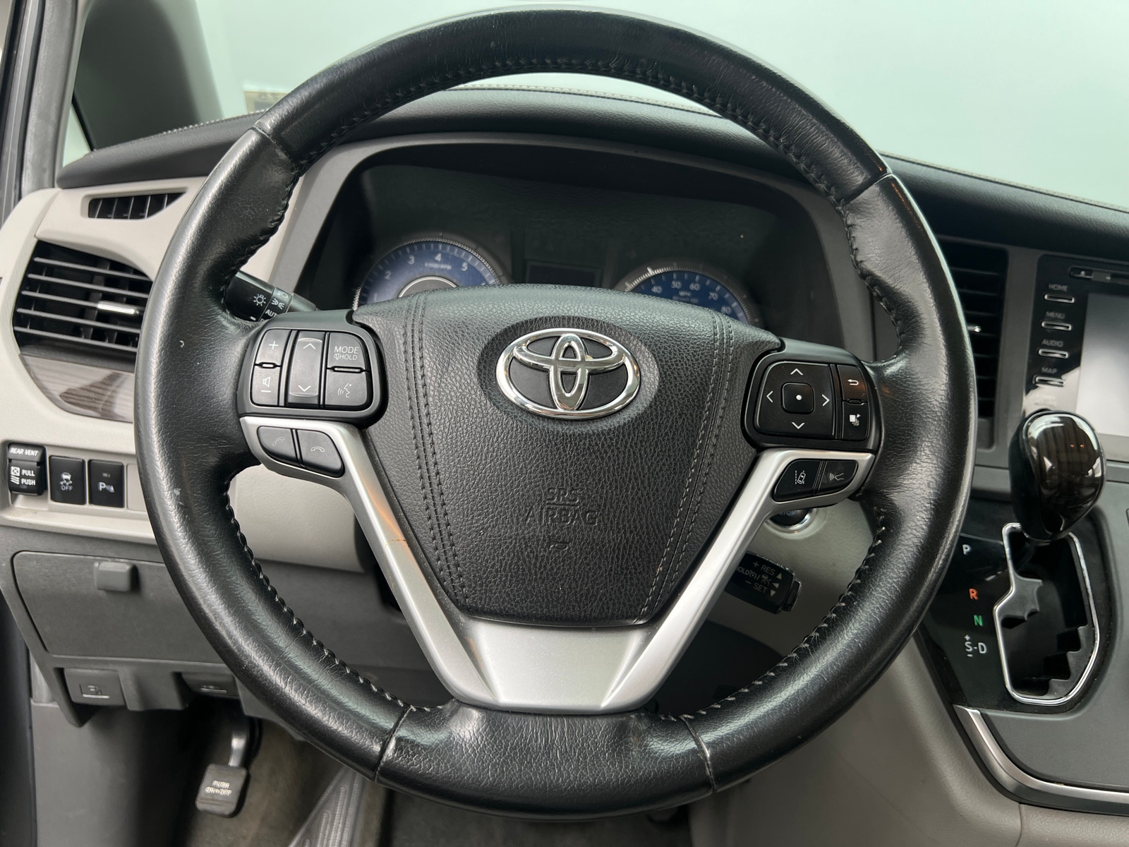 Thumbnail: 2018 Toyota Sienna - 4