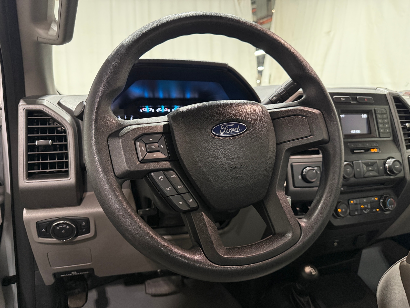 Thumbnail: 2017 Ford Econoline - 4