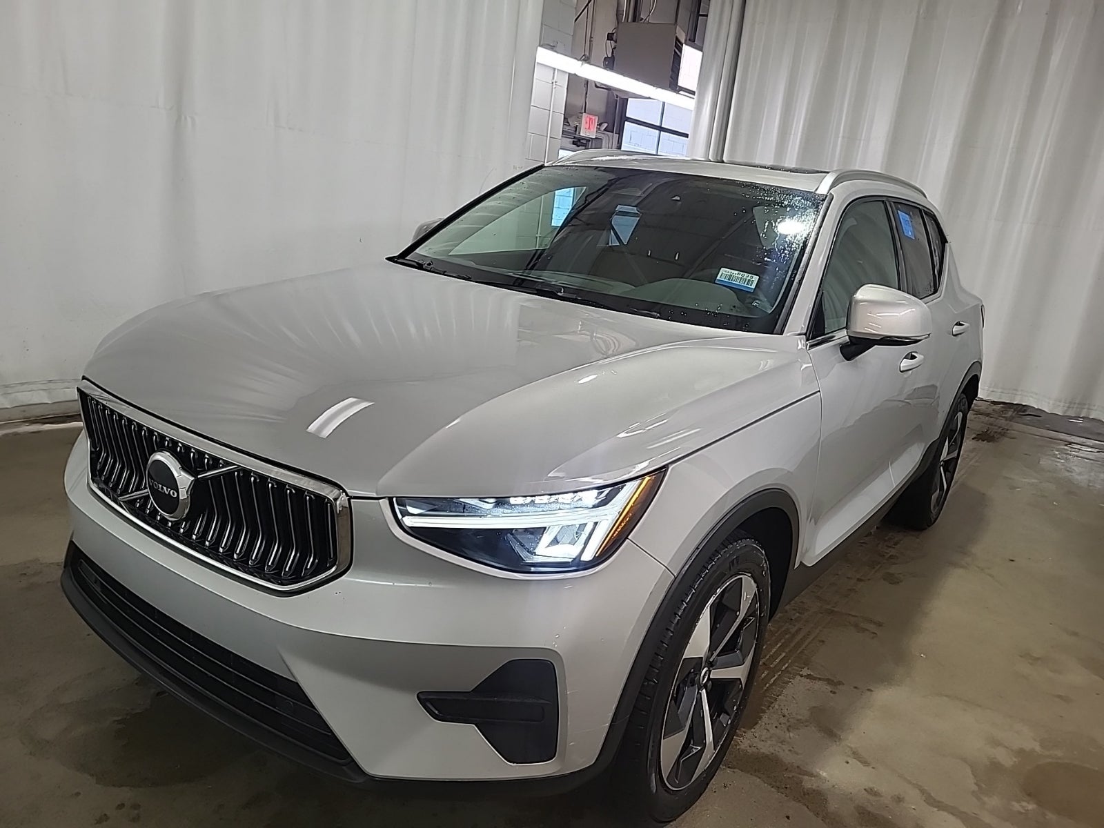 2024 Volvo XC40 Core Bright Theme