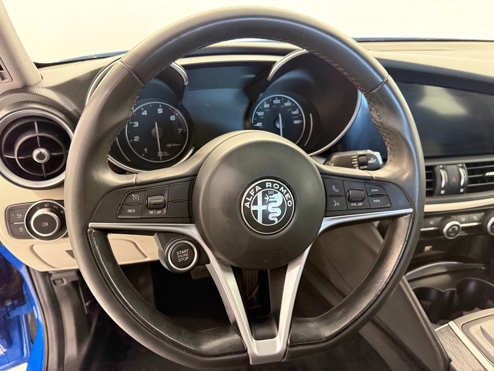Thumbnail: 2019 Alfa Romeo Giulia - 4