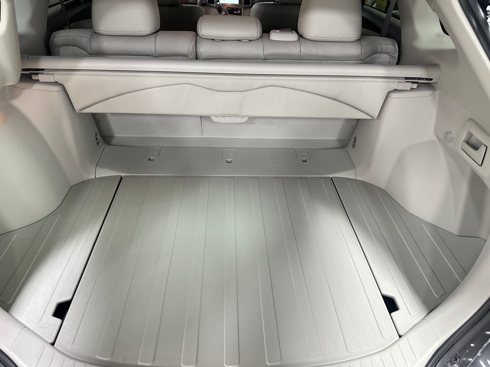 Thumbnail: 2010 Toyota Venza - 6