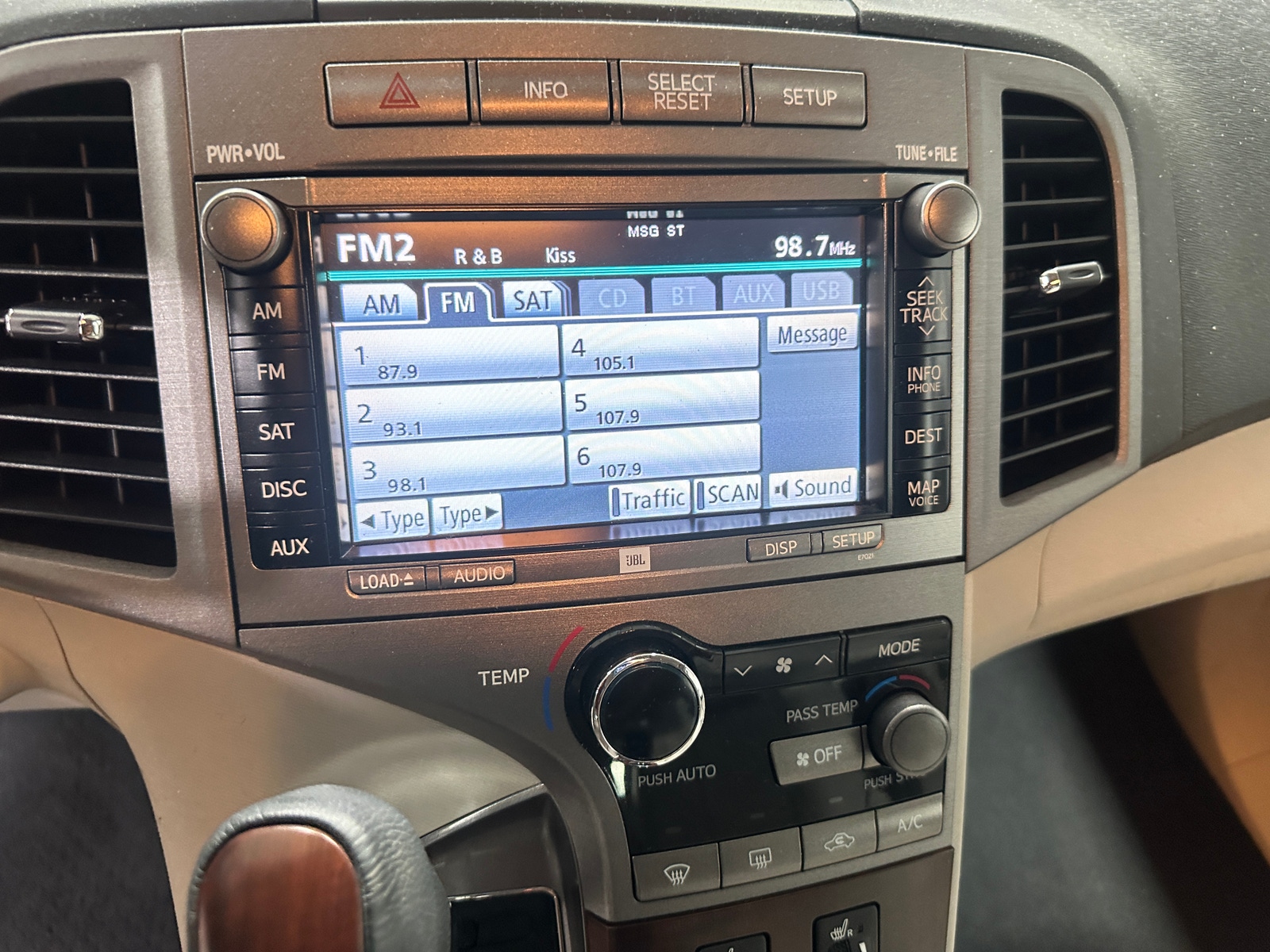 Thumbnail: 2010 Toyota Venza - 3