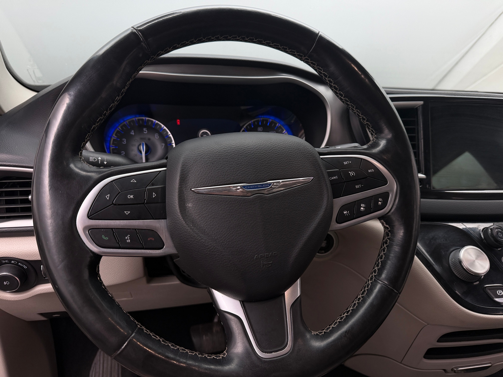 Thumbnail: 2021 Chrysler Pacifica - 4