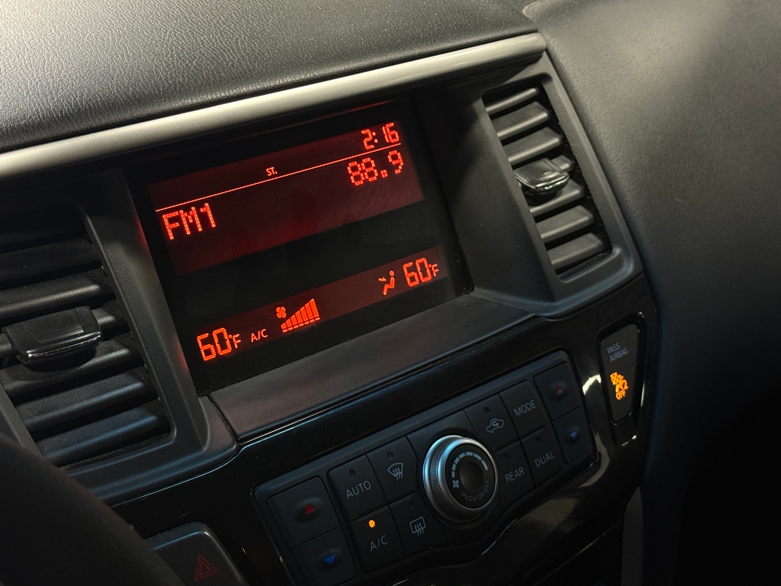 Thumbnail: 2015 Nissan Pathfinder - 4