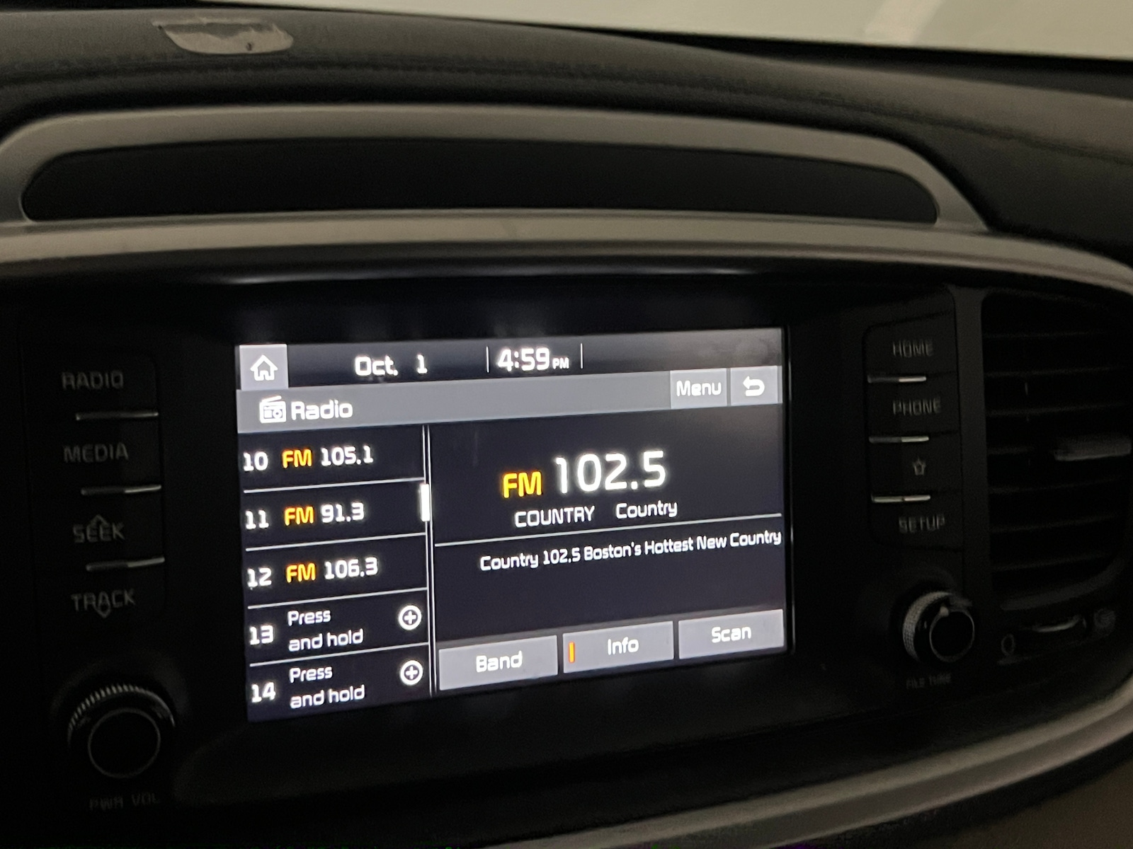 Thumbnail: 2019 Kia Sorento - 4