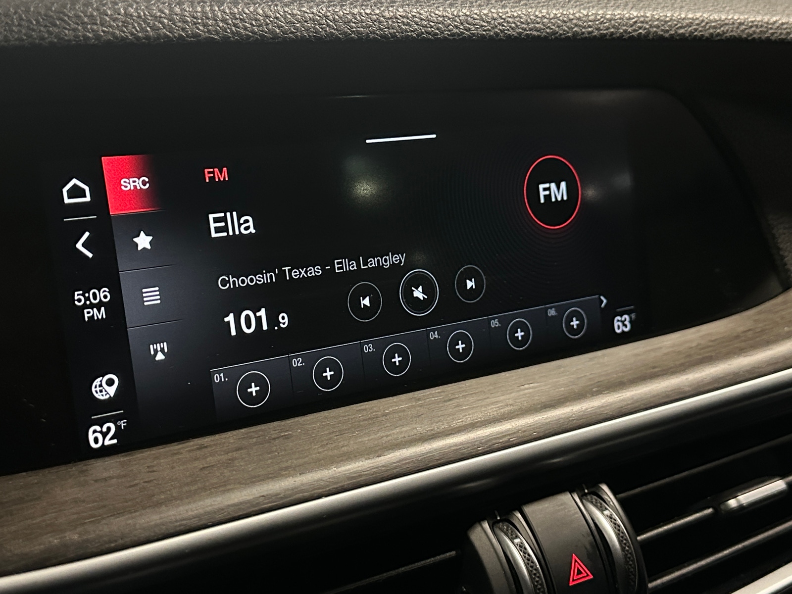 Thumbnail: 2021 Alfa Romeo Stelvio - 3