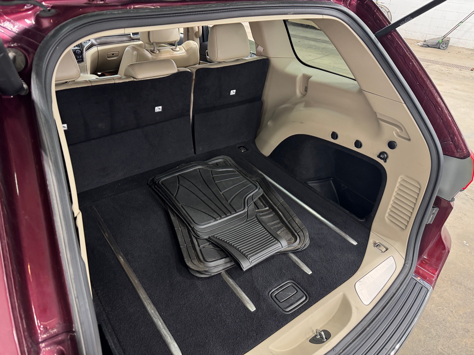 Thumbnail: 2017 Jeep Grand Cherokee - 6