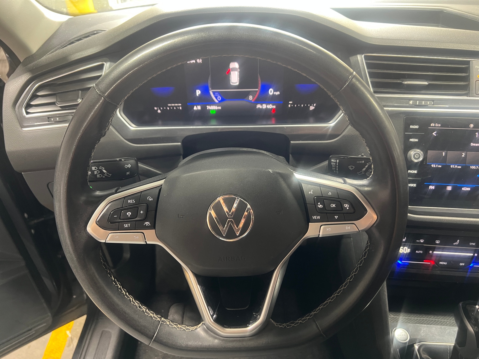 Thumbnail: 2022 Volkswagen Tiguan - 4