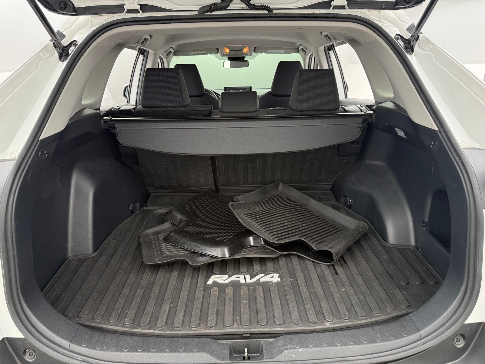 Thumbnail: 2019 Toyota RAV4 - 7