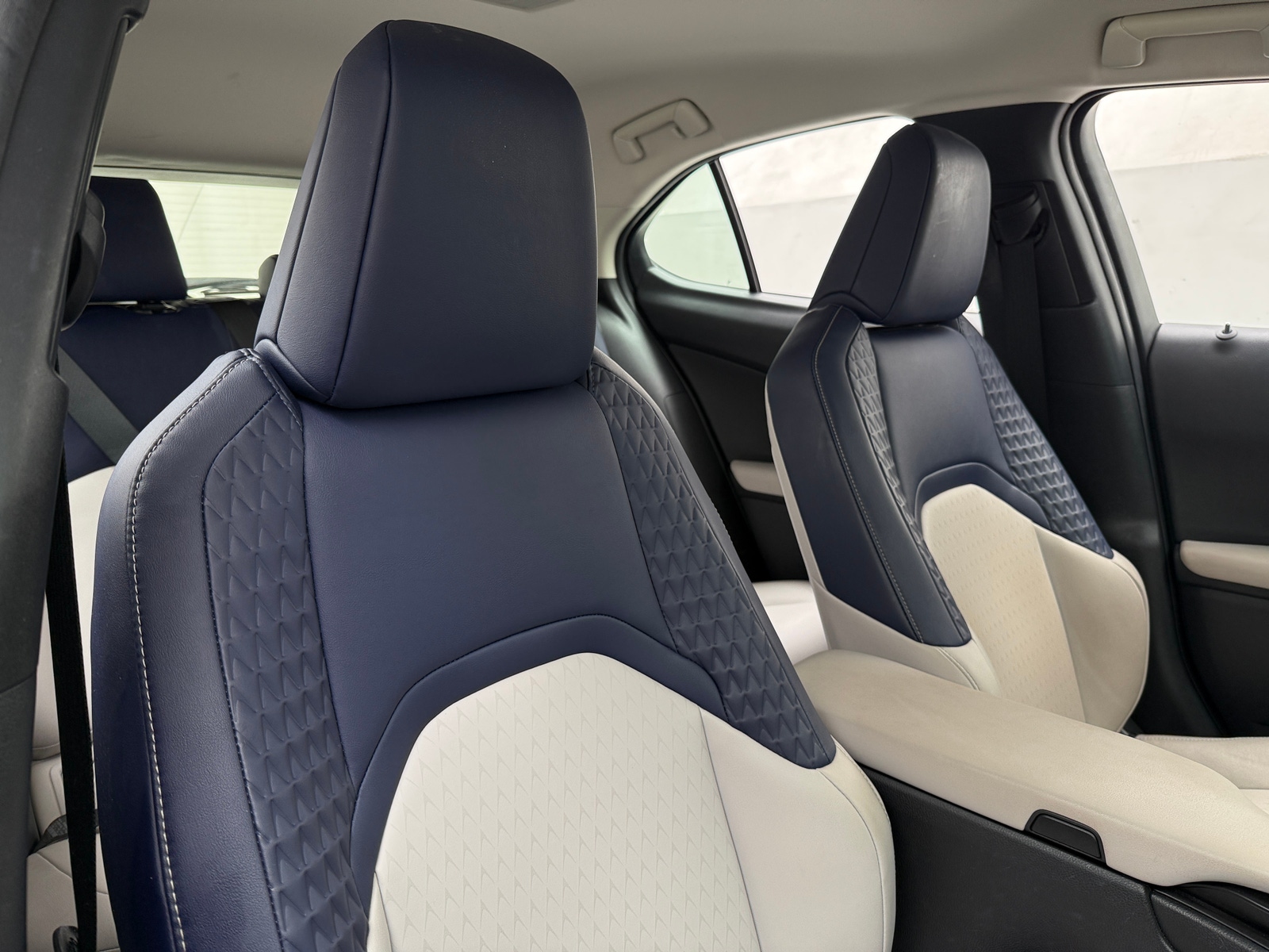 Thumbnail: 2019 Lexus UX - 2