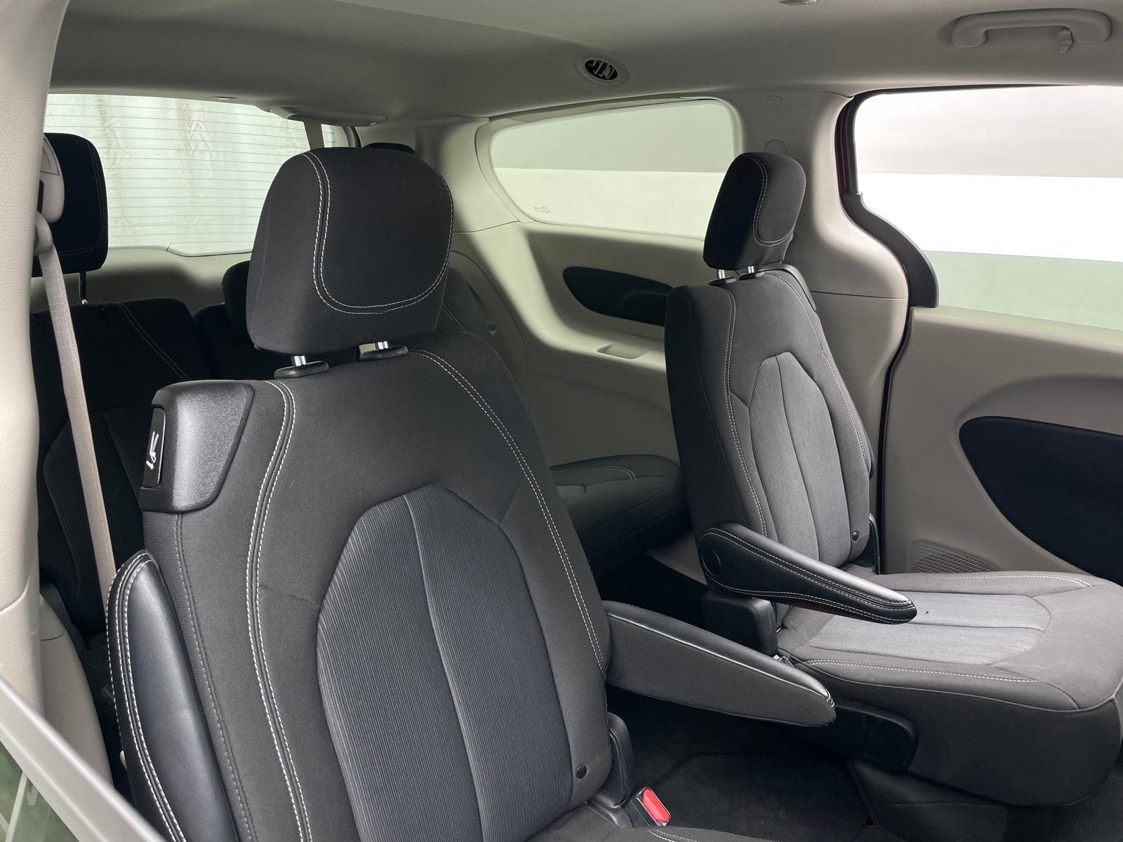 Thumbnail: 2023 Chrysler Voyager - 6