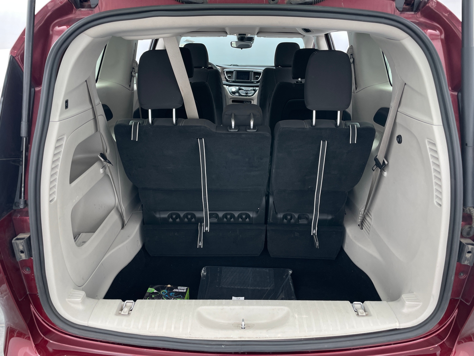 Thumbnail: 2023 Chrysler Voyager - 7