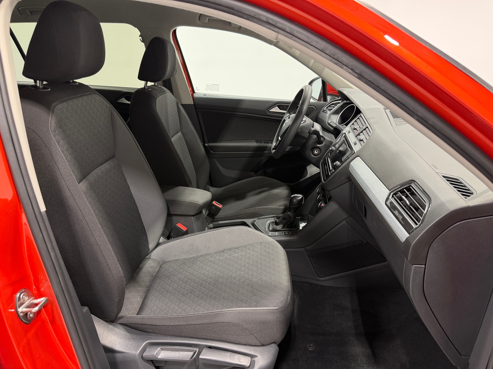 Thumbnail: 2019 Volkswagen Tiguan - 2