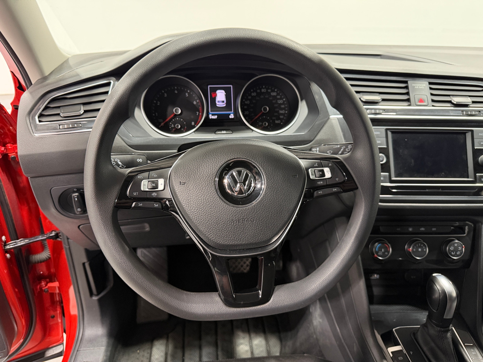 Thumbnail: 2019 Volkswagen Tiguan - 5