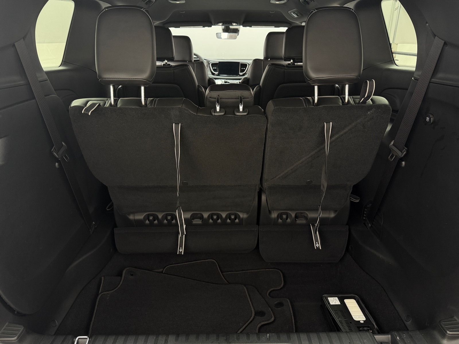 Thumbnail: 2026 Chrysler Voyager - 6