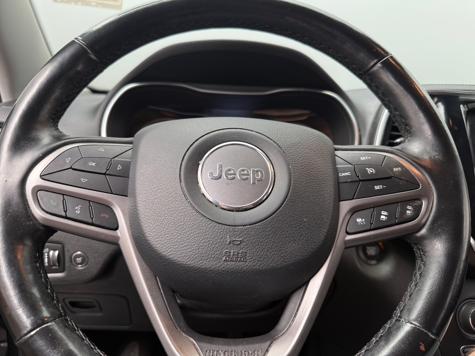 Thumbnail: 2021 Jeep Cherokee - 4