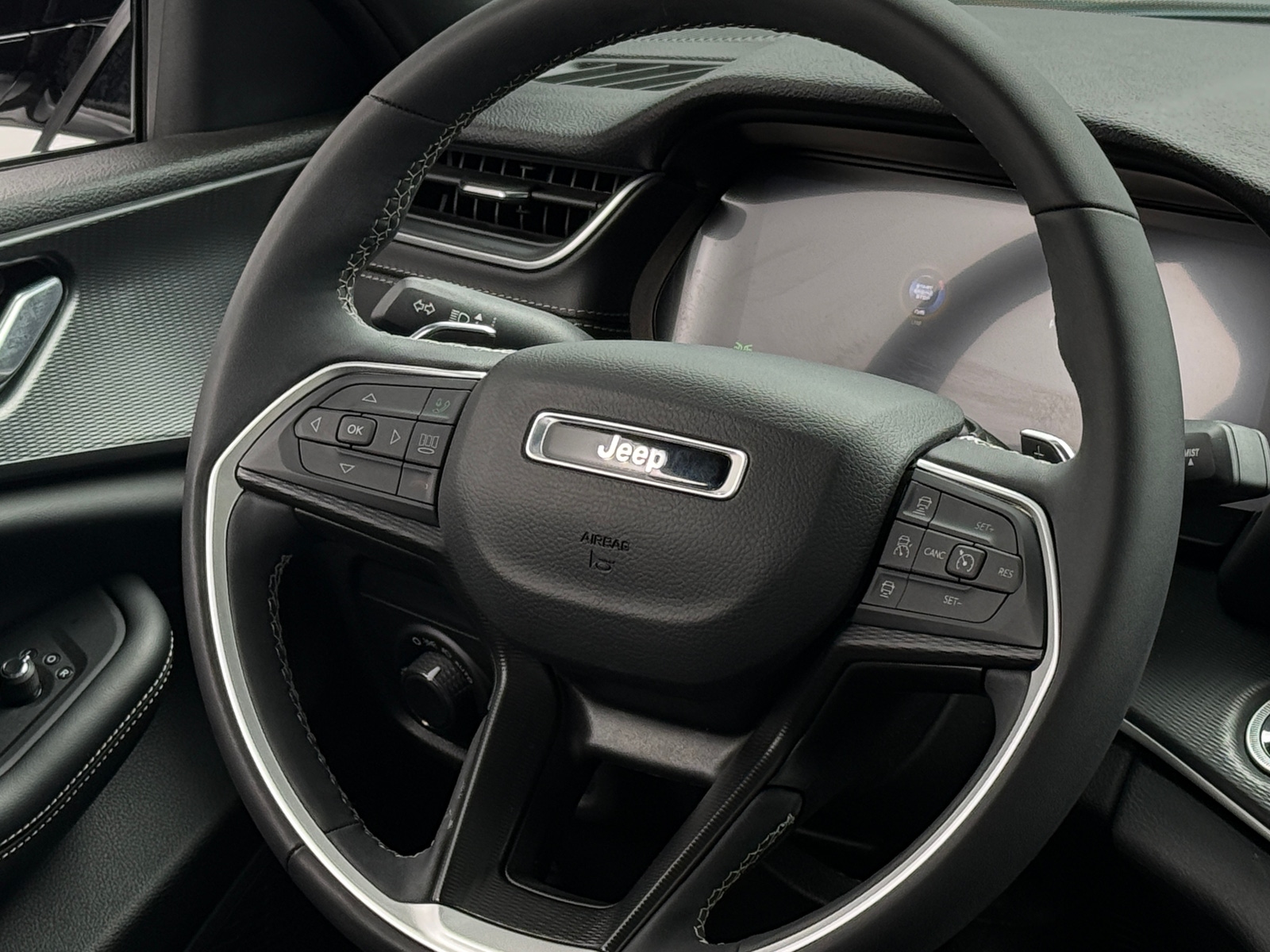 Thumbnail: 2025 Jeep Grand Cherokee L - 4