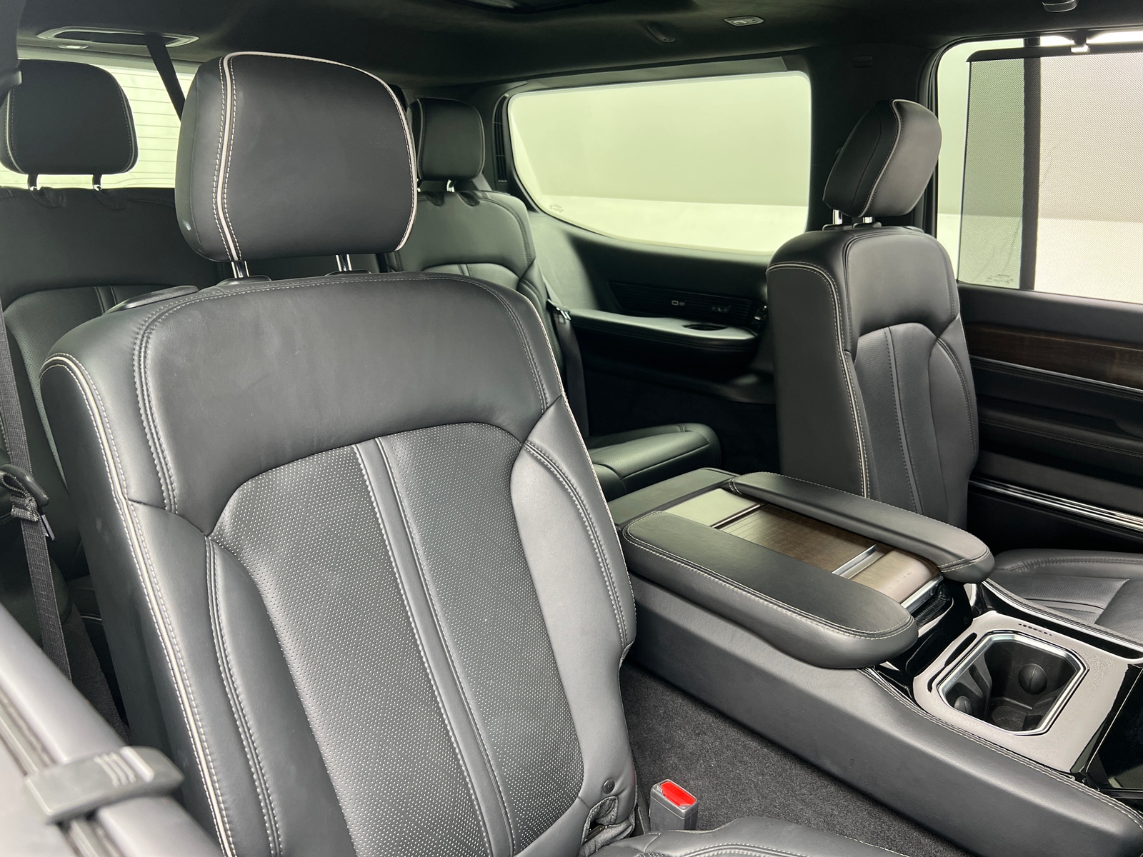 Thumbnail: 2022 Jeep Grand Wagoneer - 5