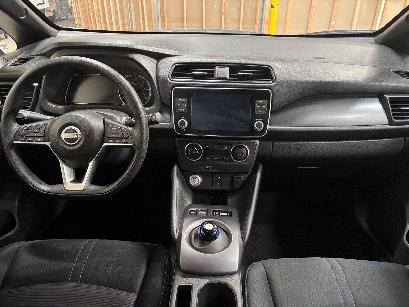Thumbnail: 2025 Nissan Leaf - 3
