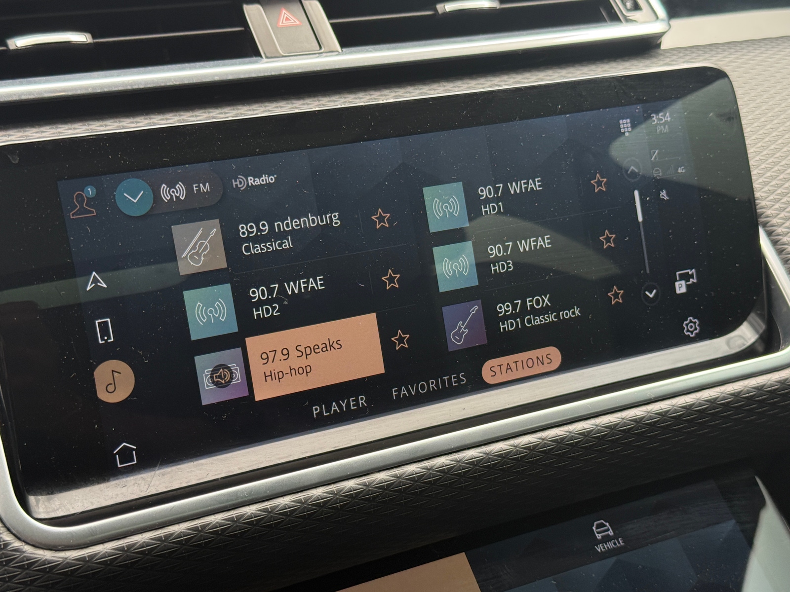 Thumbnail: 2021 Land Rover Range Rover Velar - 4