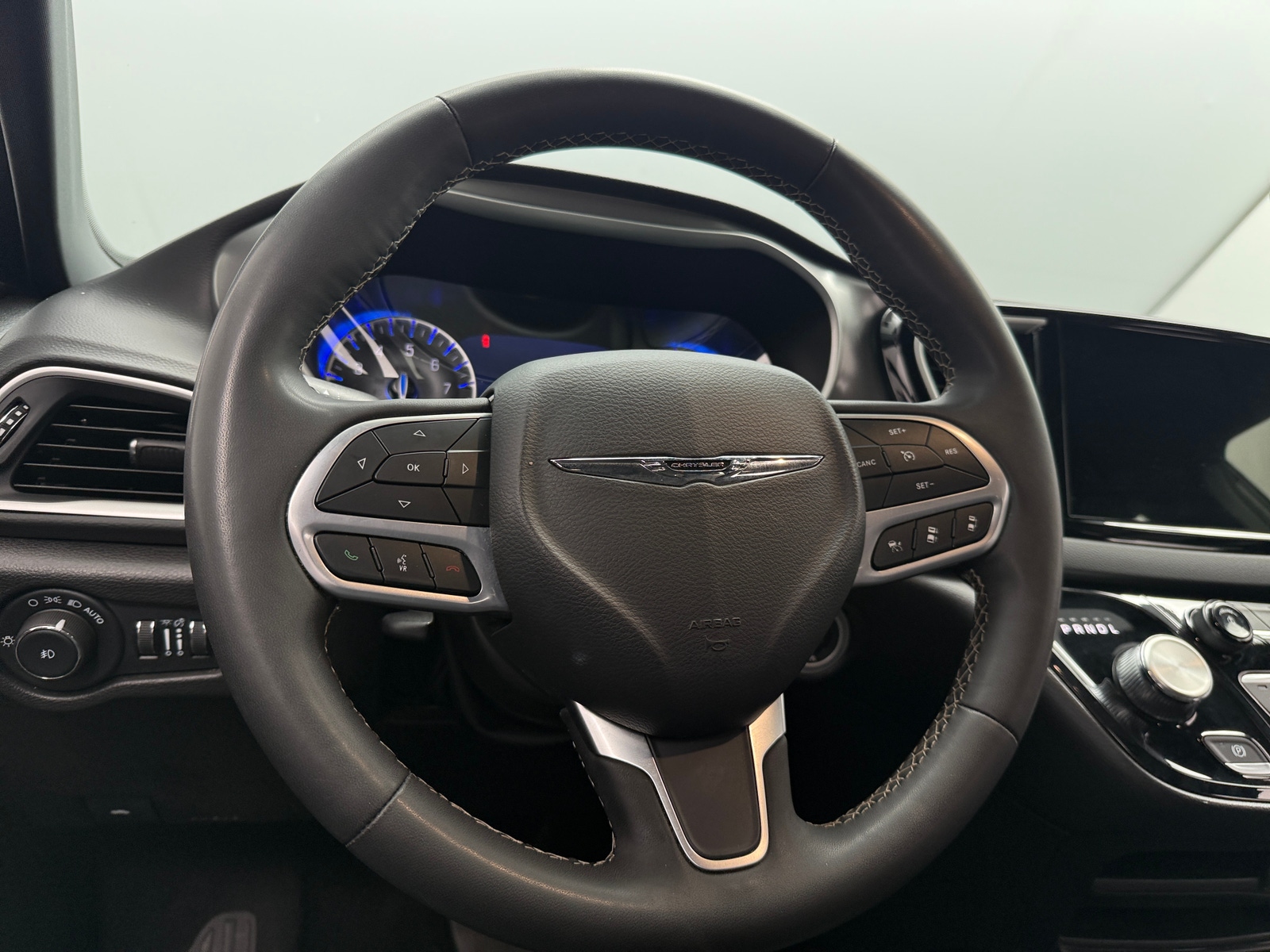 Thumbnail: 2025 Chrysler Pacifica - 4