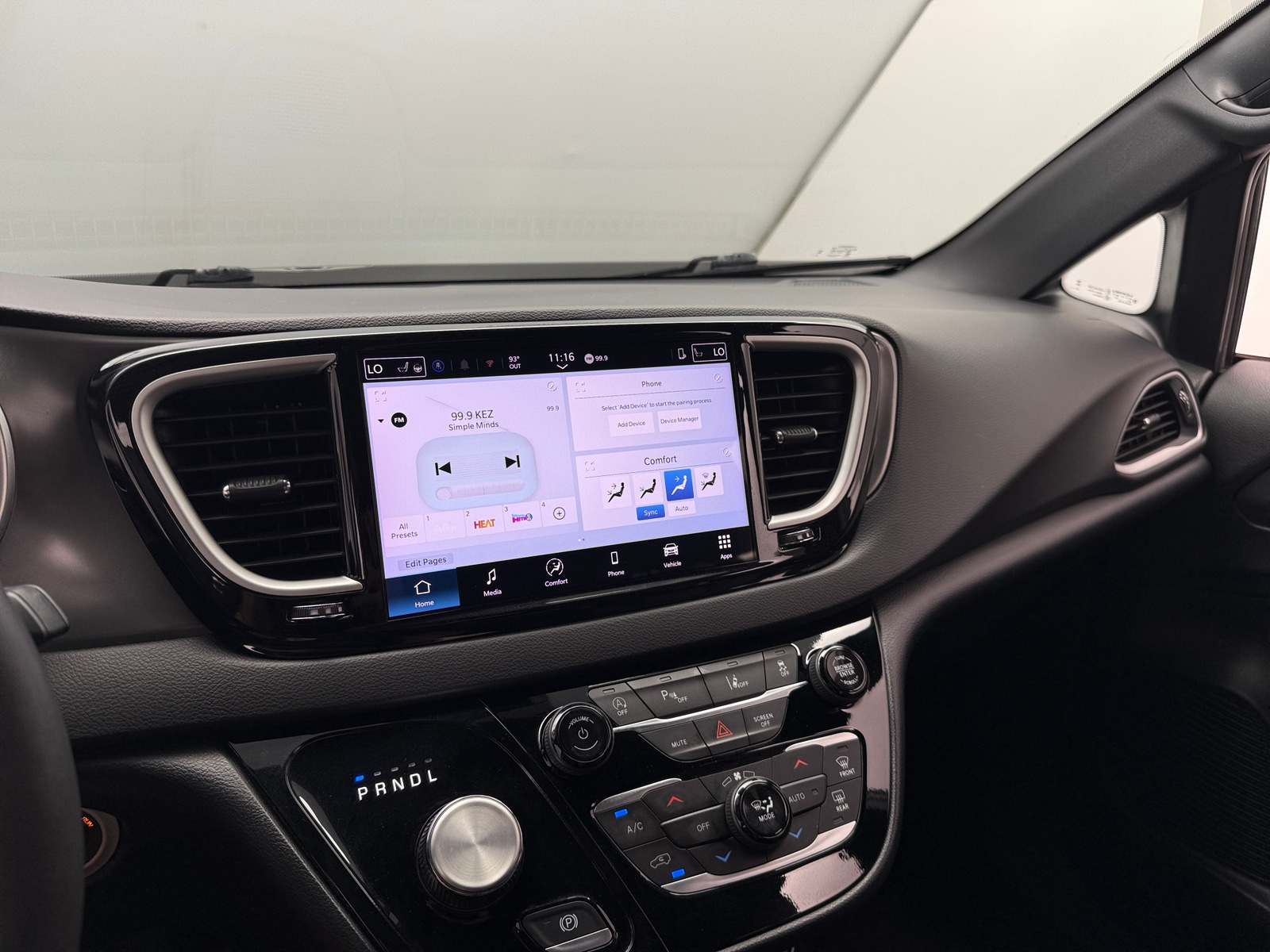 Thumbnail: 2025 Chrysler Pacifica - 3