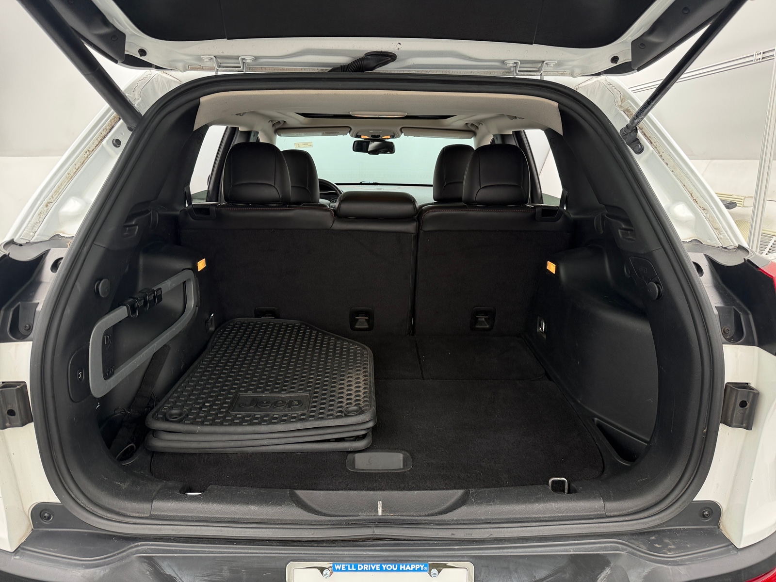 Thumbnail: 2015 Jeep Cherokee - 6