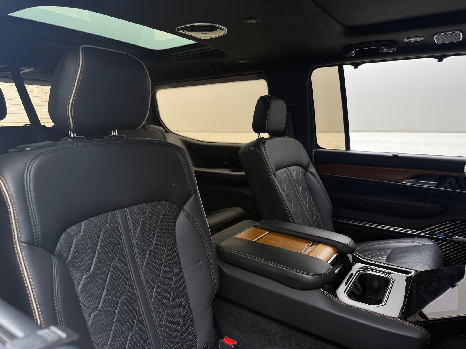 Thumbnail: 2022 Jeep Grand Wagoneer - 5