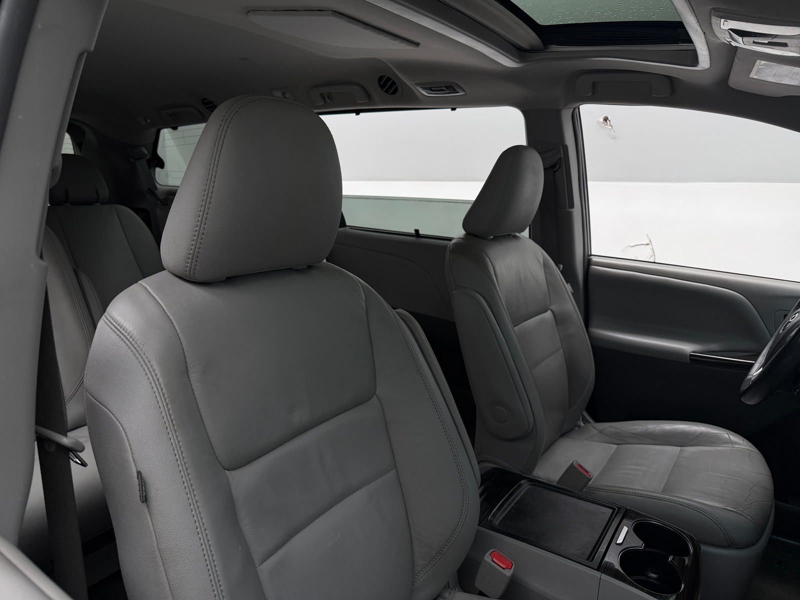 Thumbnail: 2017 Toyota Sienna - 2