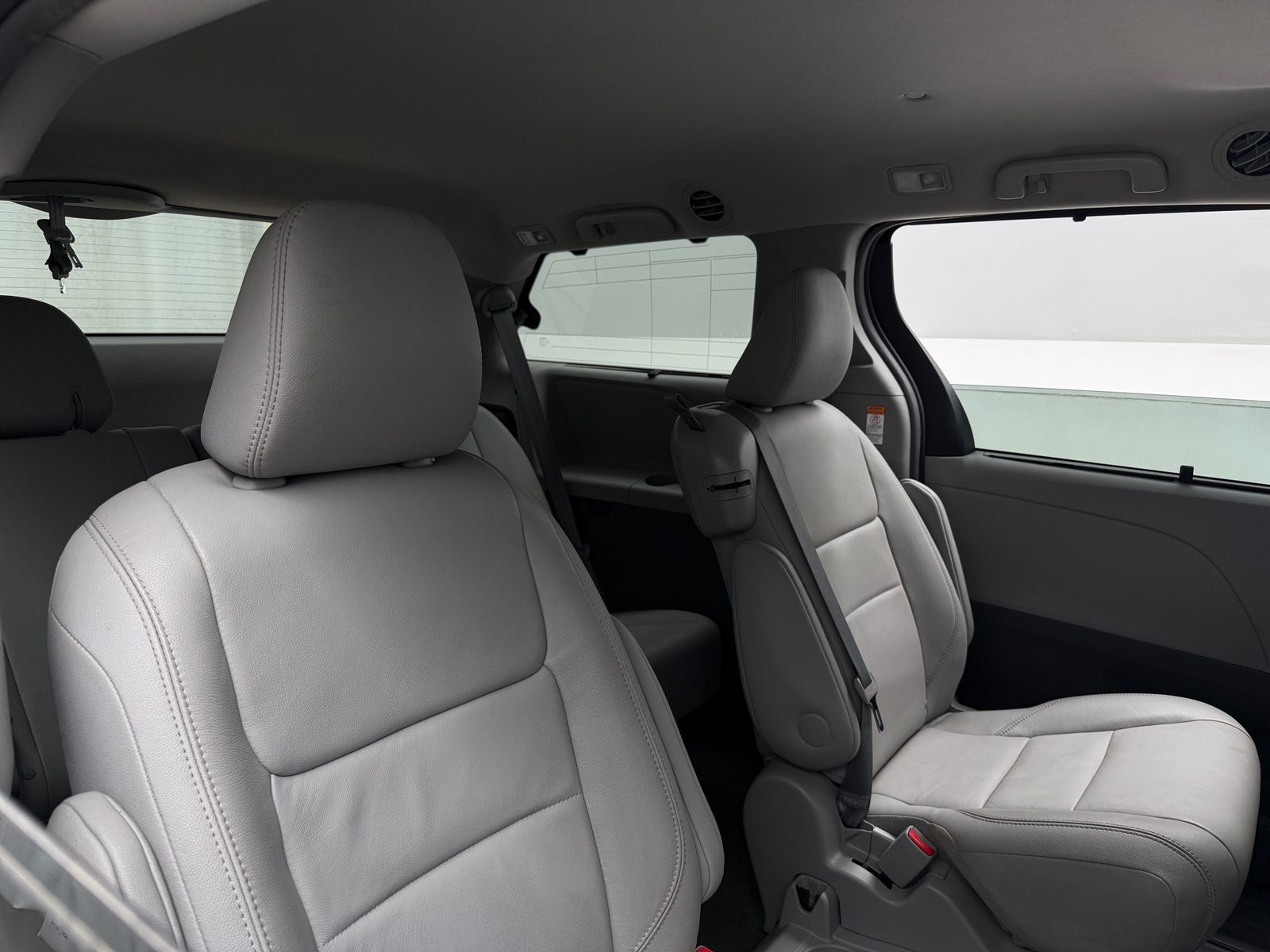 Thumbnail: 2017 Toyota Sienna - 6