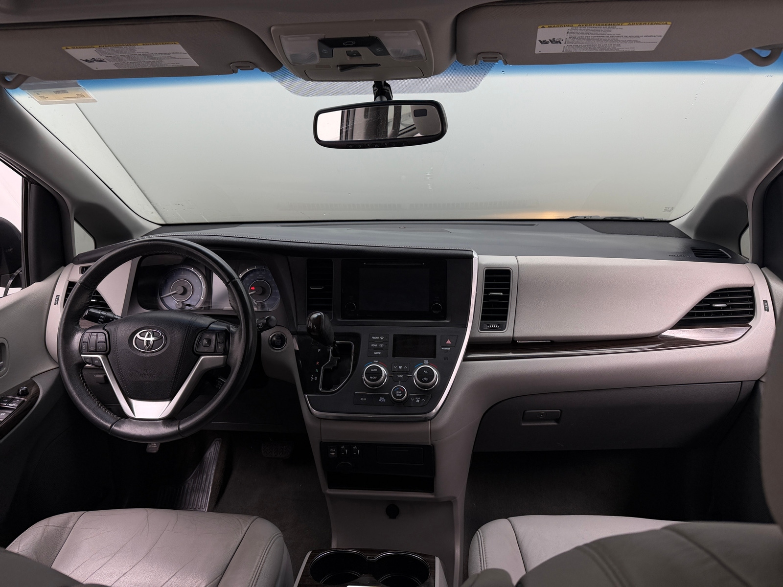 Thumbnail: 2017 Toyota Sienna - 3