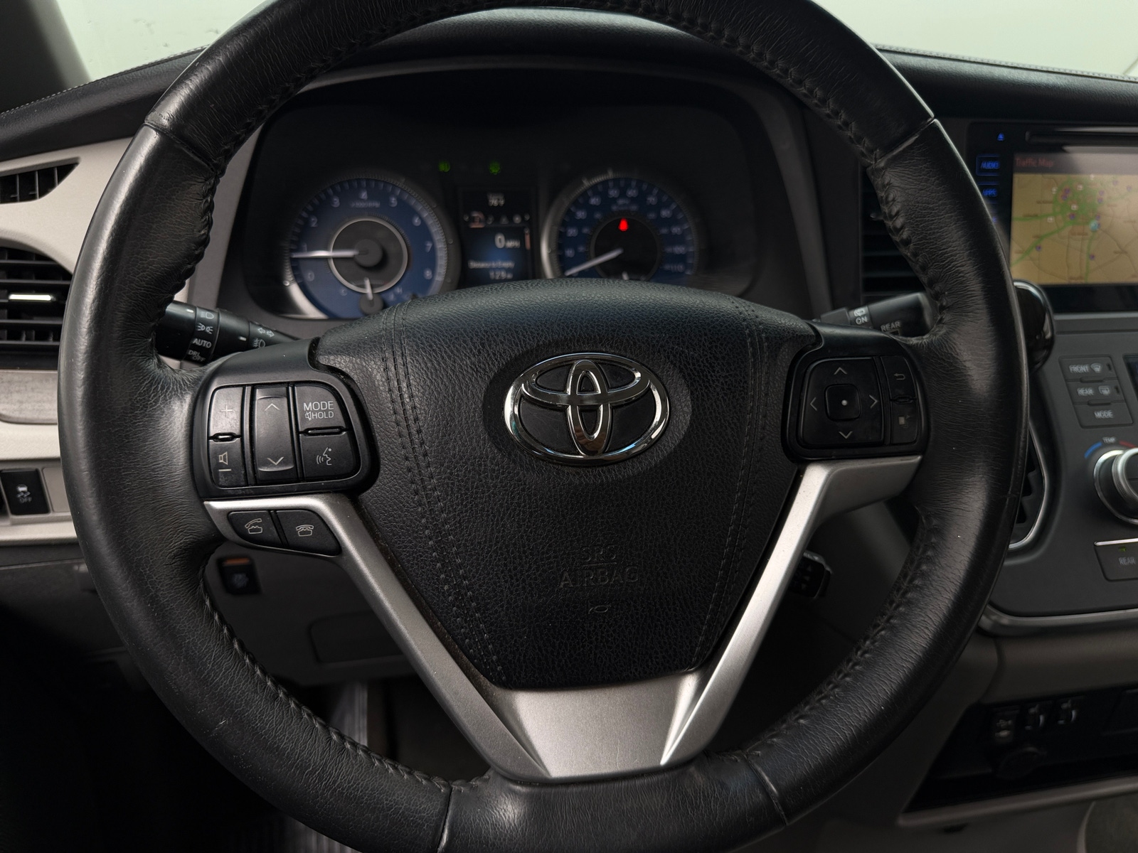Thumbnail: 2017 Toyota Sienna - 5