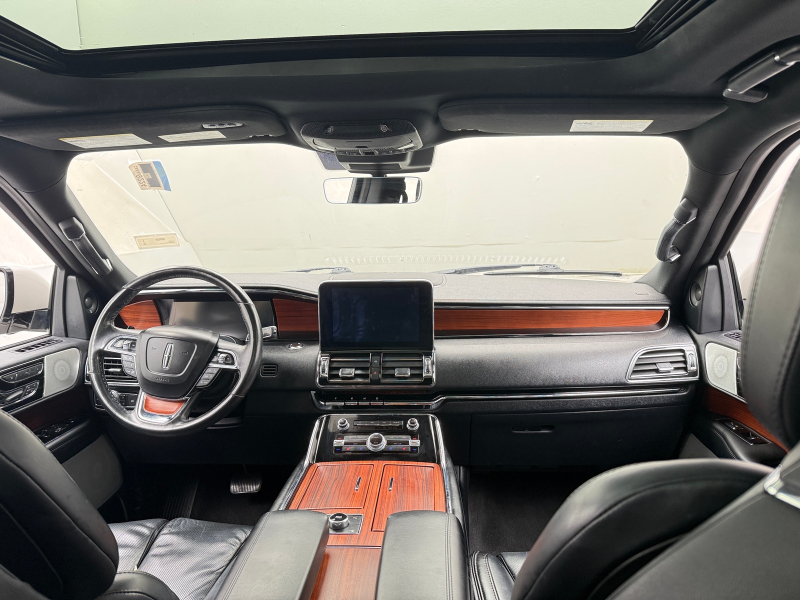 Thumbnail: 2020 Lincoln Navigator L - 2