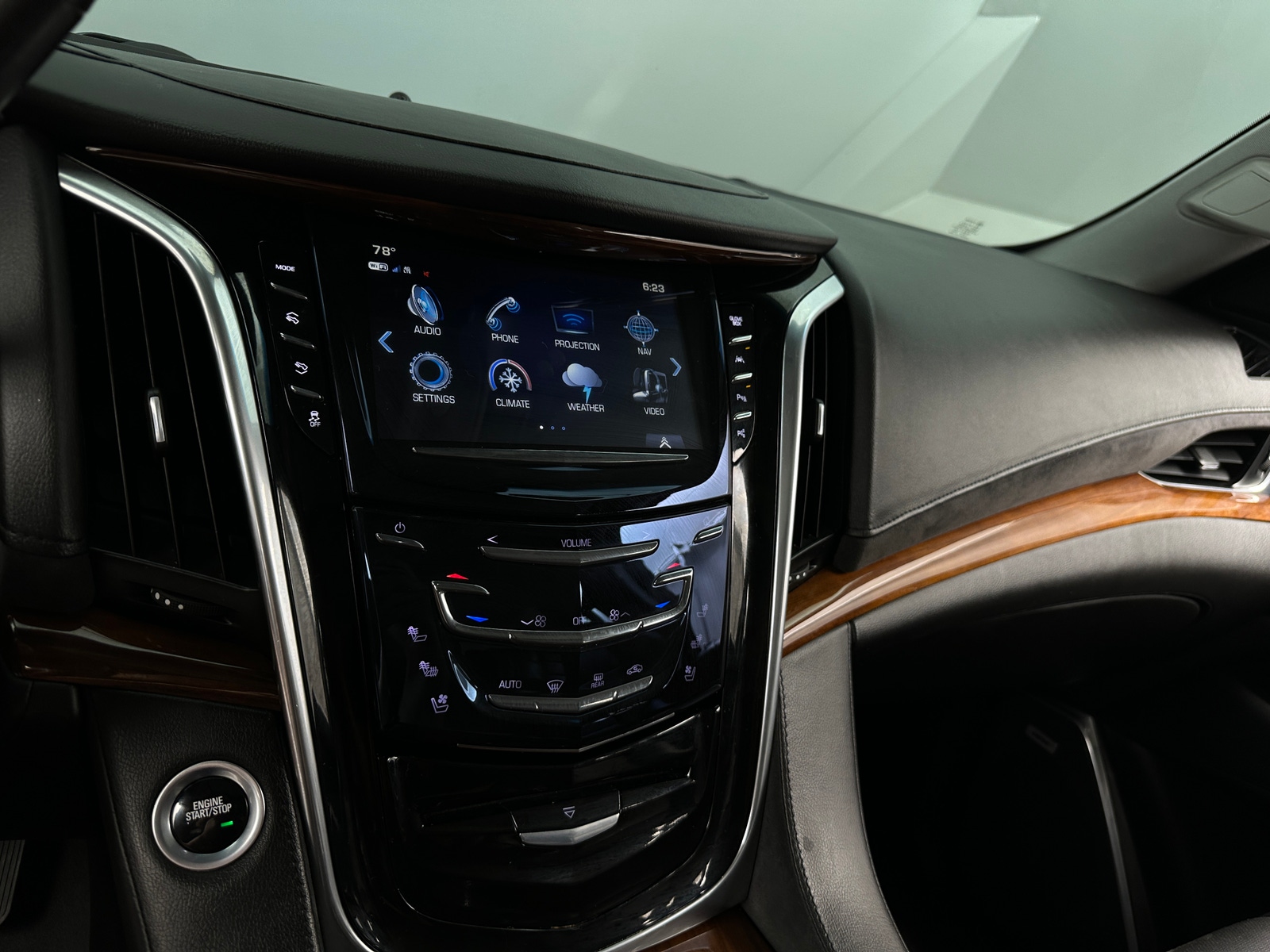 Thumbnail: 2019 Cadillac Escalade - 3