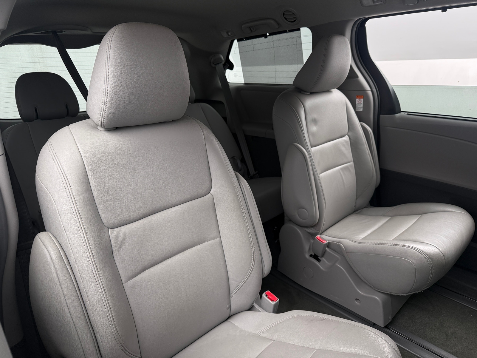 Thumbnail: 2017 Toyota Sienna - 5