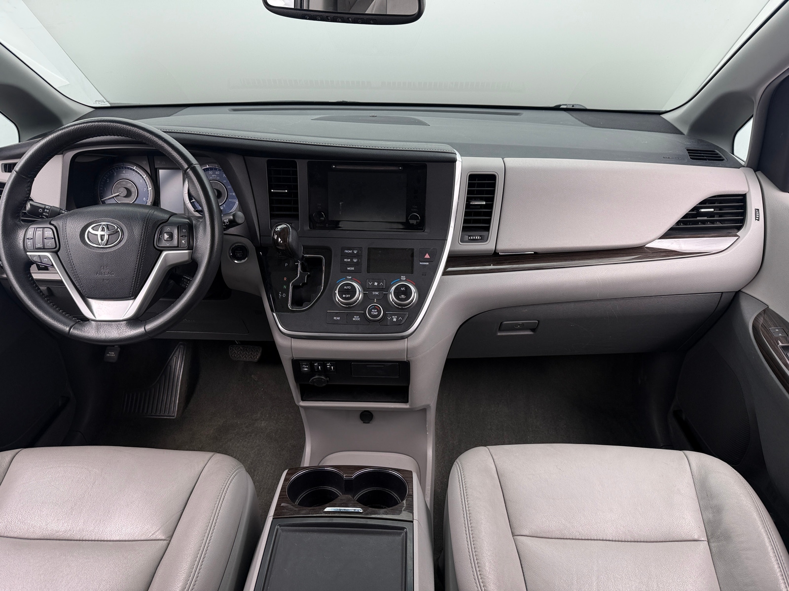 Thumbnail: 2017 Toyota Sienna - 2