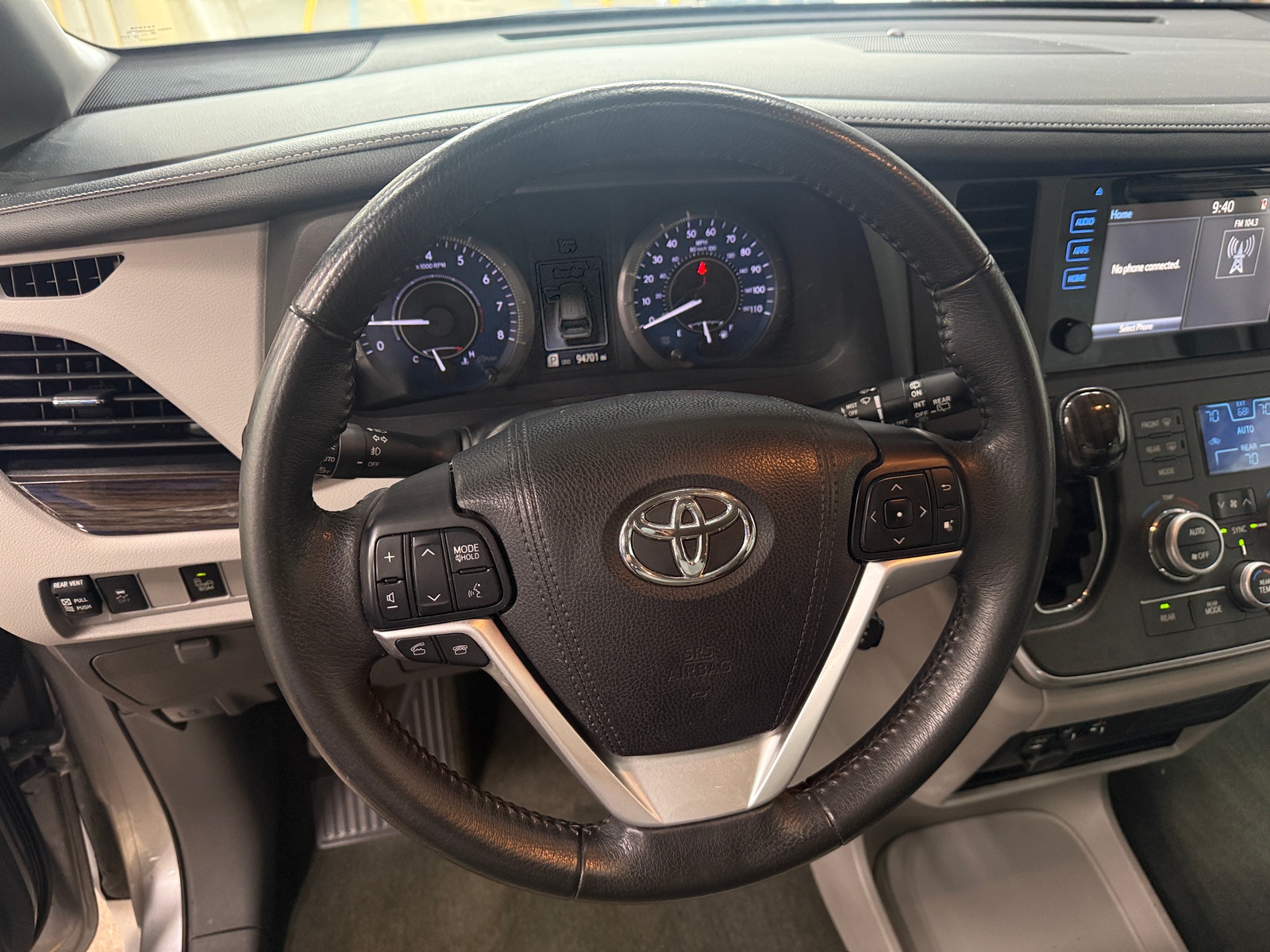 Thumbnail: 2017 Toyota Sienna - 4