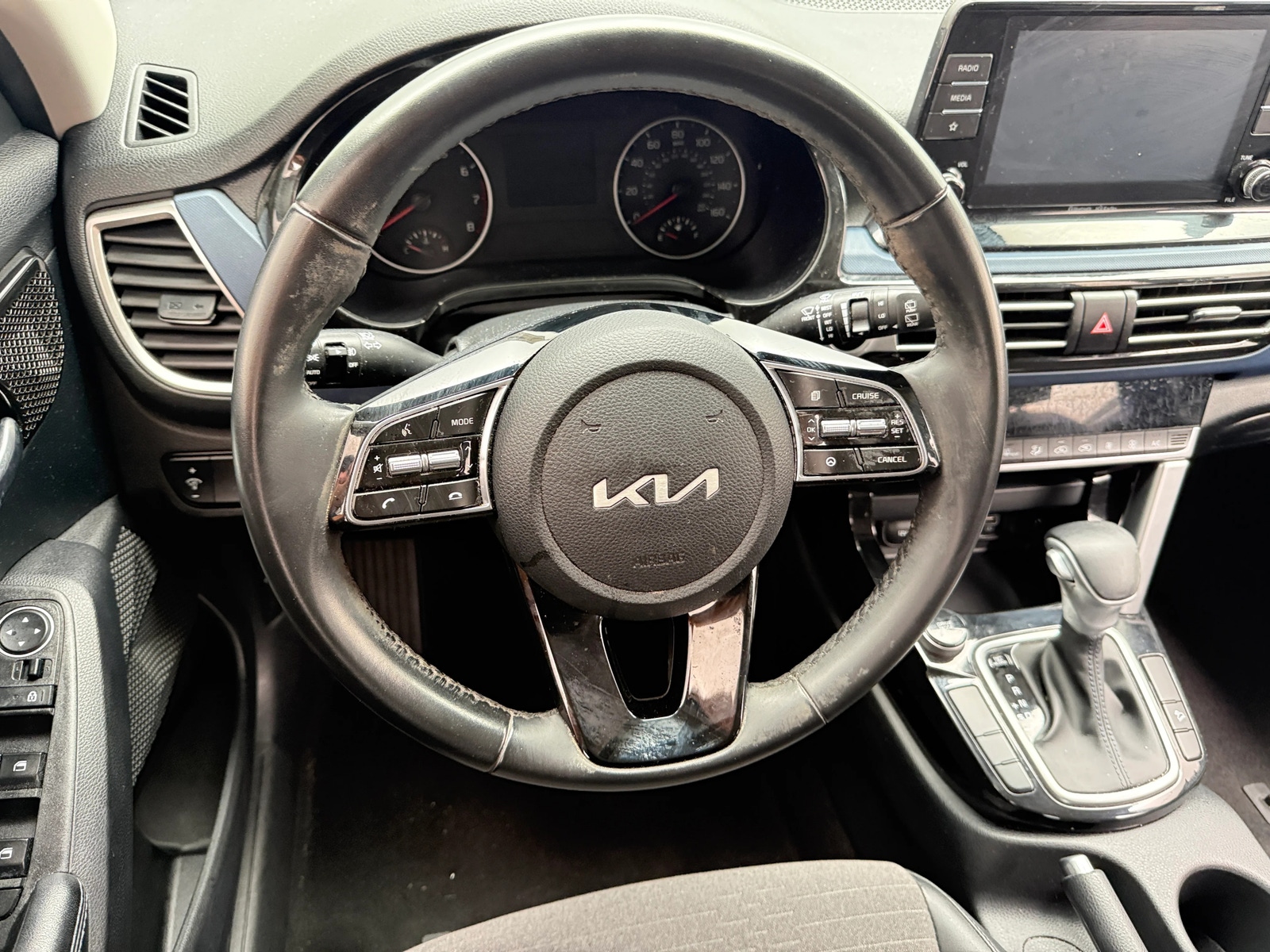 Thumbnail: 2023 Kia Seltos - 4
