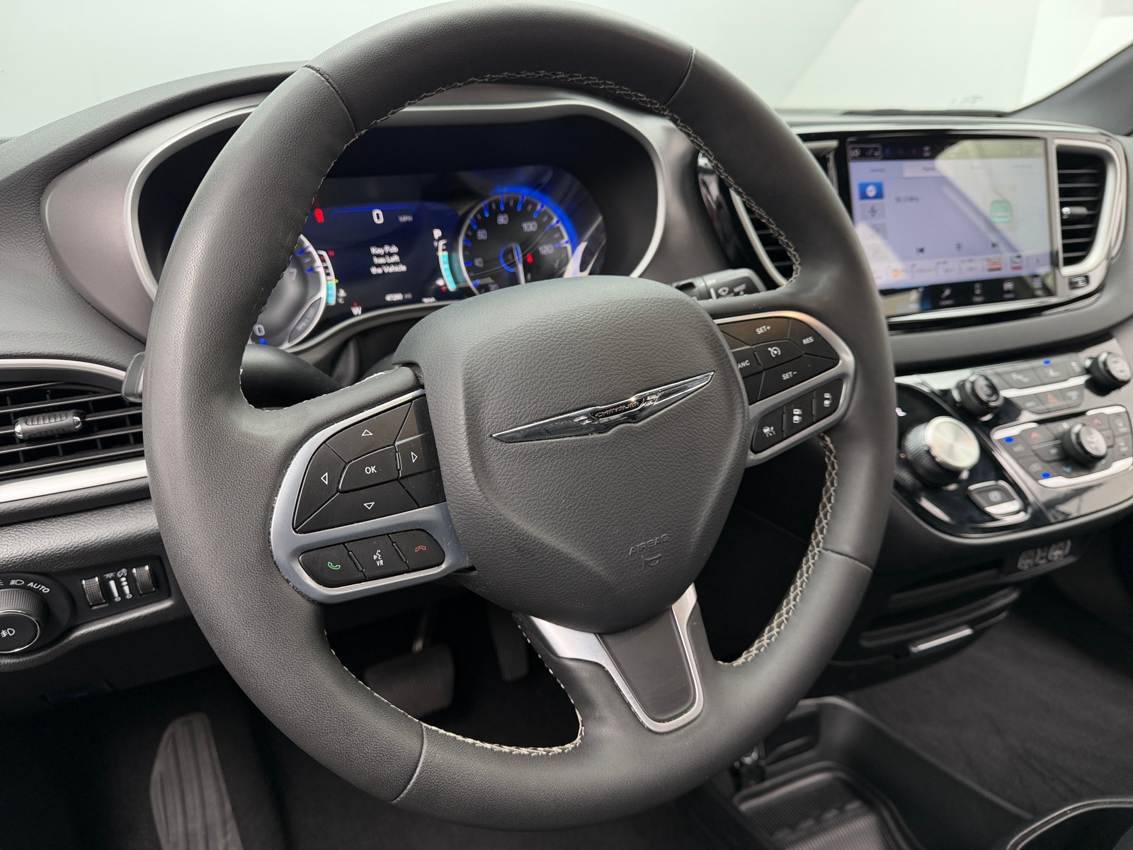 Thumbnail: 2025 Chrysler Pacifica - 4