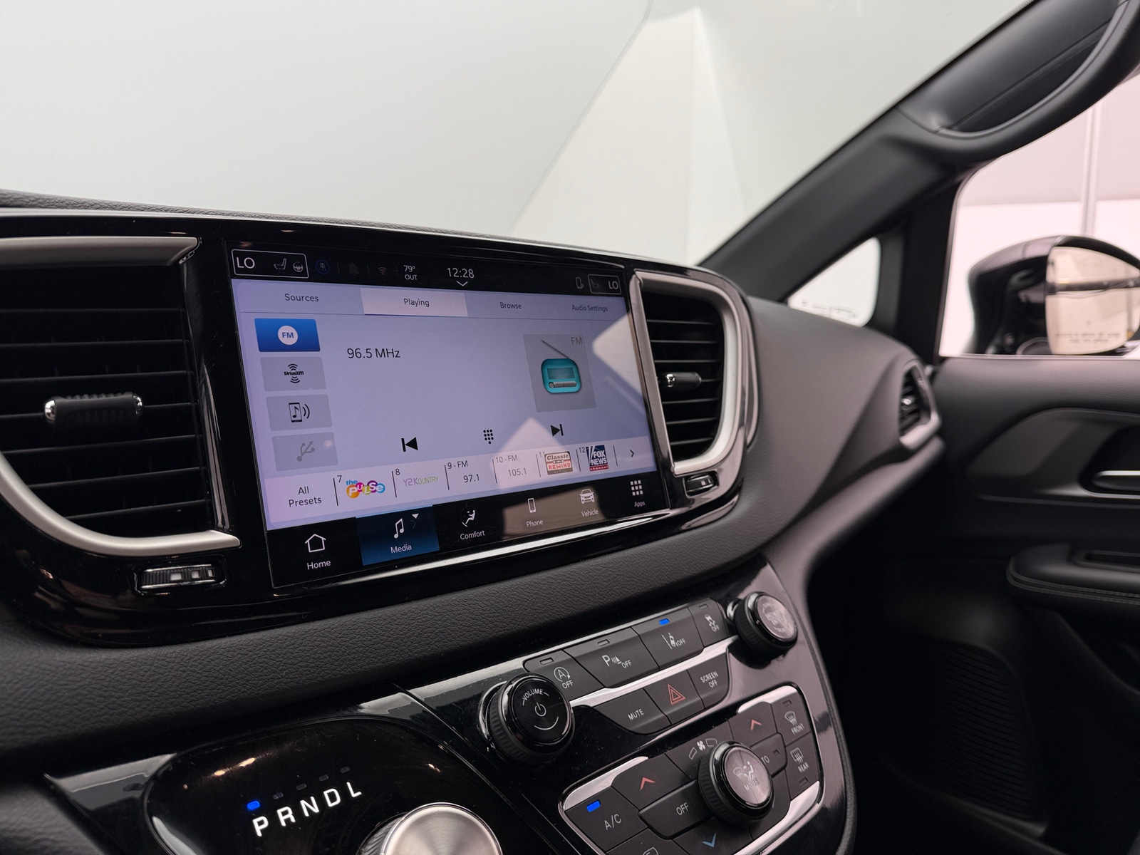 Thumbnail: 2025 Chrysler Pacifica - 3