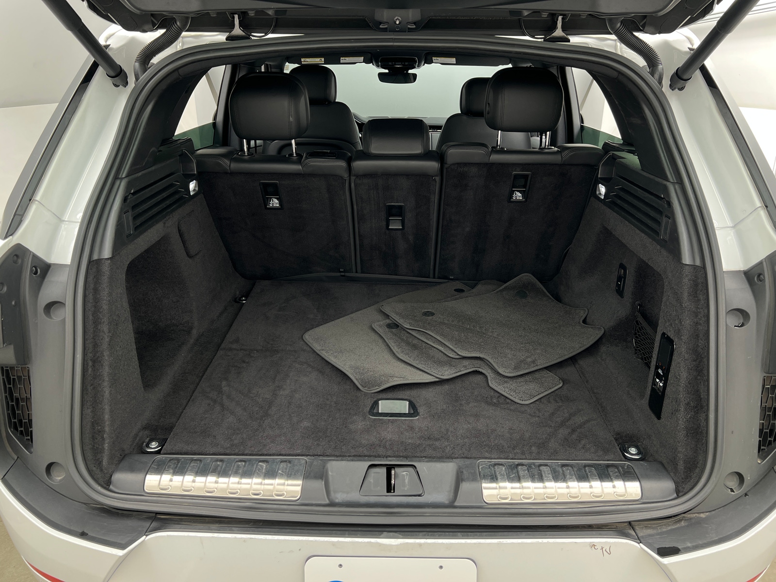 Thumbnail: 2024 Land Rover Range Rover Sport - 7